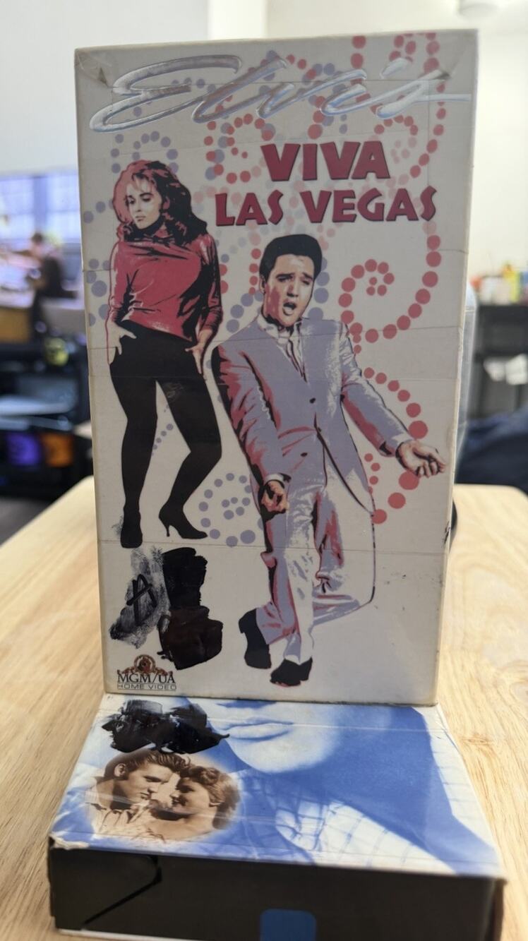Elvis VHS LOVE ME TENDER , VIVA LAS VEGAS